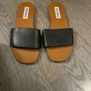 Steve Madden black slip on sandal